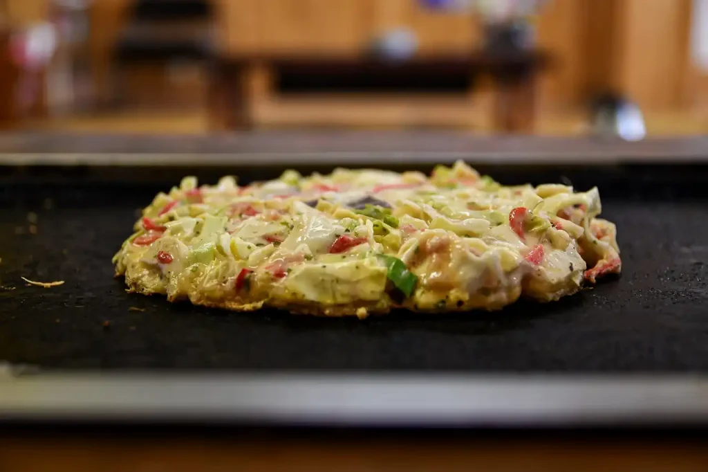 Okonomiyaki cocinándose