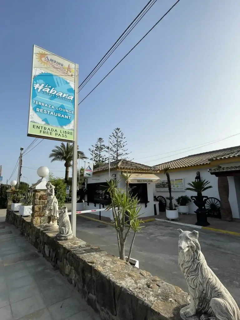 Camping Bahía de la Plata. Alojamiento económico en Zahara de los Atunes