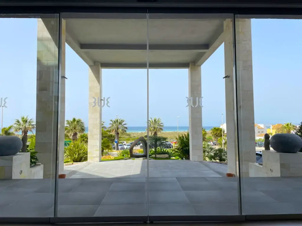 Entrada Hotel Zahara Beach. Alojamiento en Zahara de los Atunes